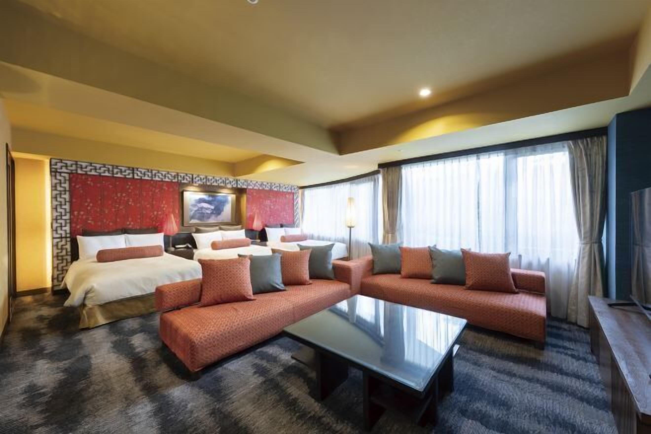 Roupas de cama premium, edredons de pluma, cofres nos quartos