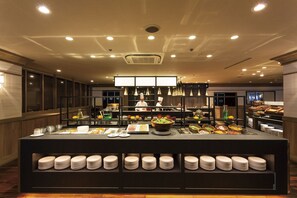 3 restaurants servant le déjeuner