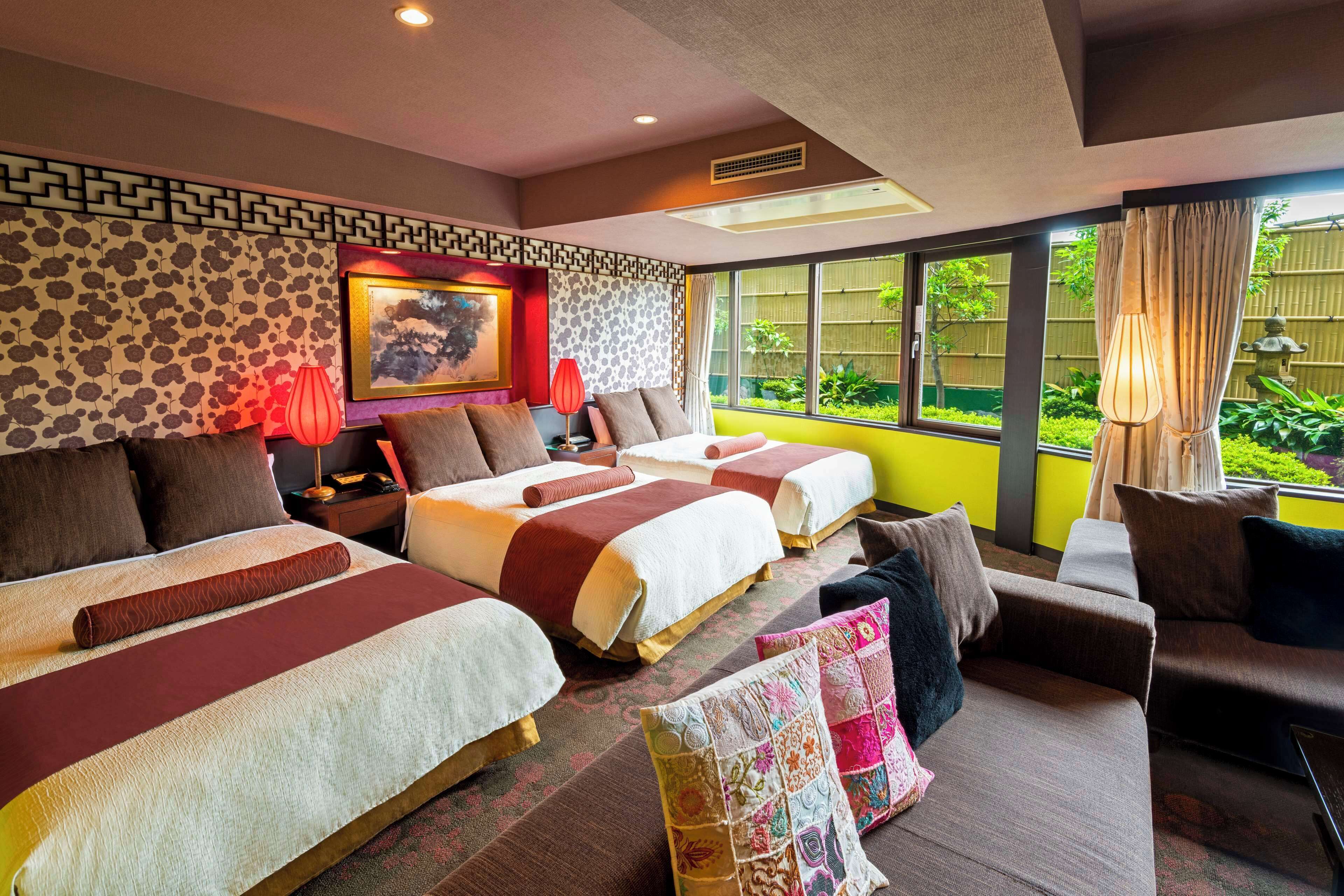 Premium bedding, down comforters, in-room safe, desk