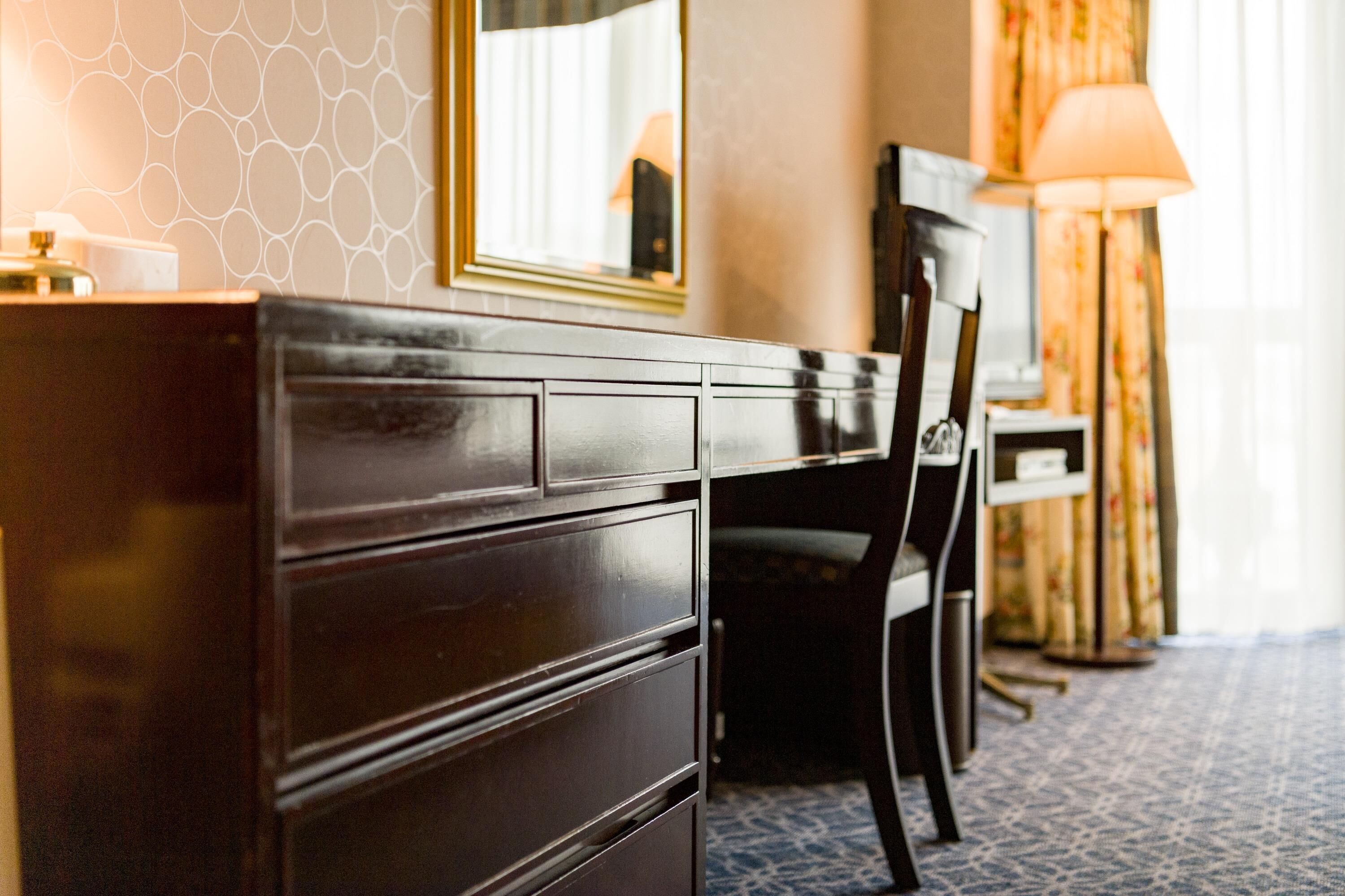 premium bedding, down duvets, in-room safe, desk