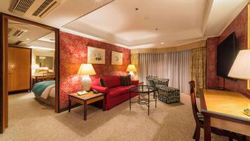 Executive Suite, 2 Bedrooms, Non Smoking | Premium bedding, down comforters, in-room safe, desk