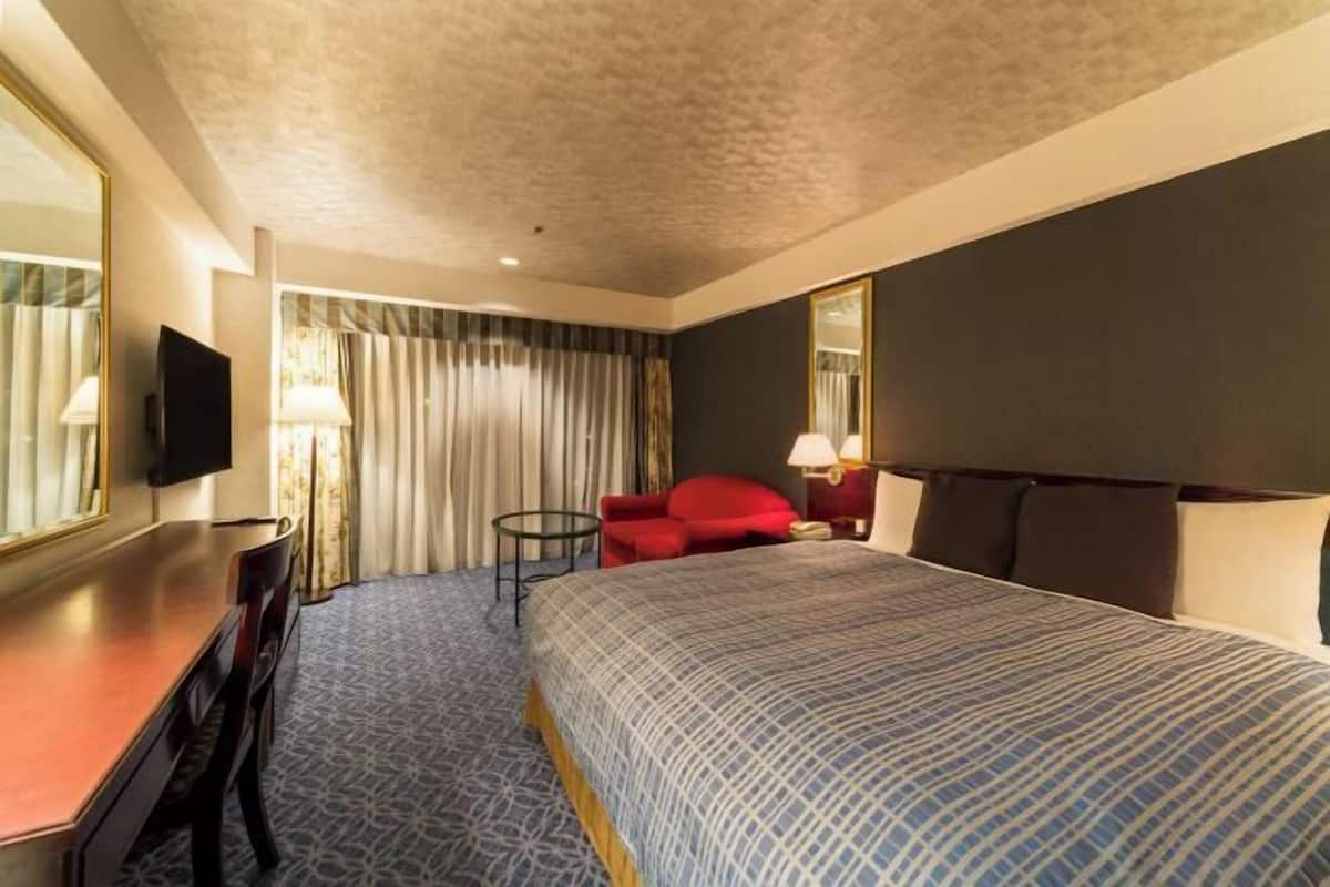 Premium bedding, down duvets, in-room safe, desk