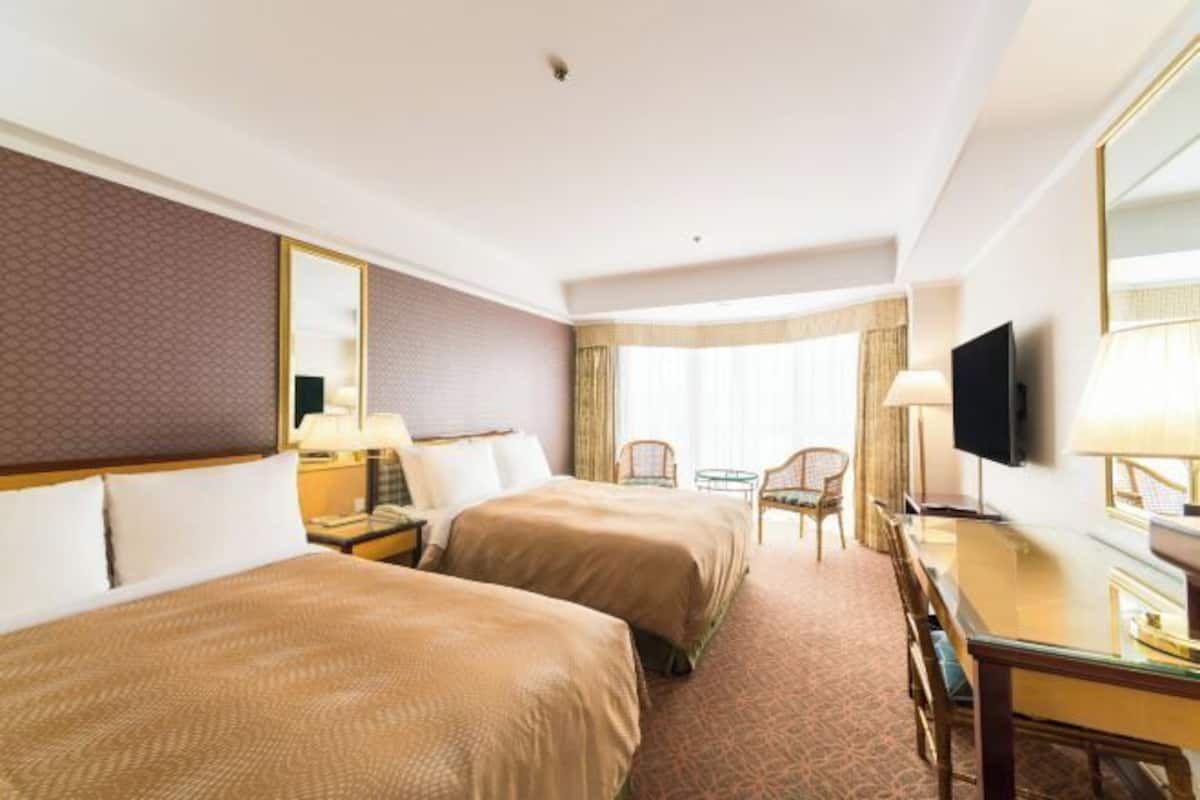 Premium bedding, down duvets, in-room safe, desk