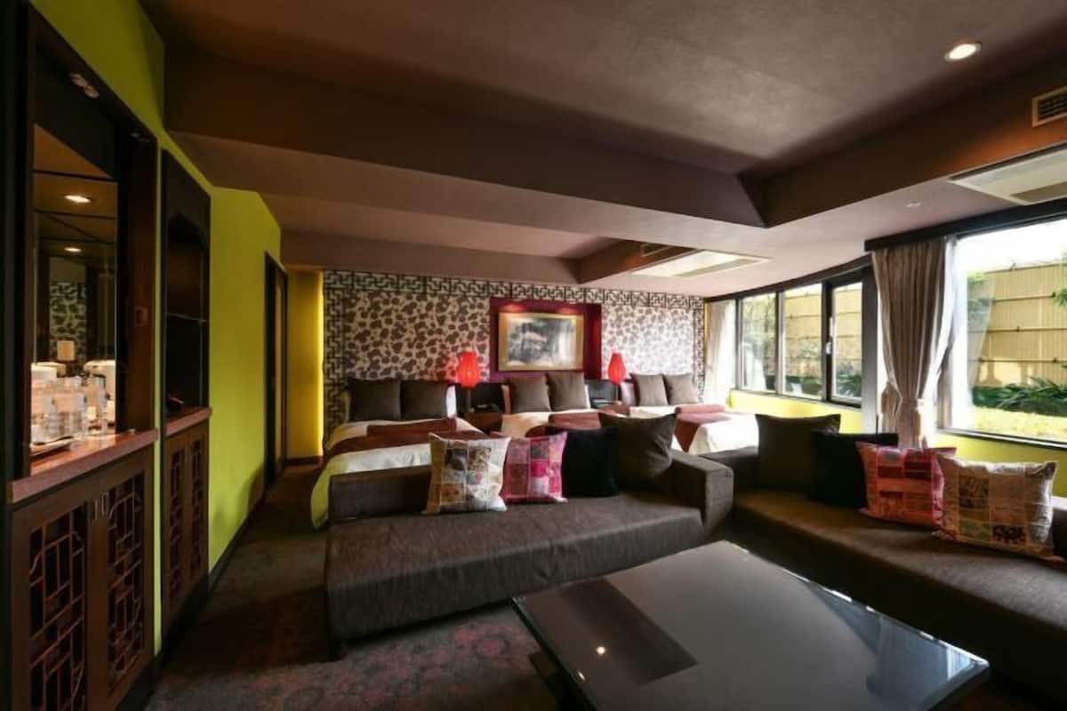 Premium bedding, down duvets, in-room safe, desk