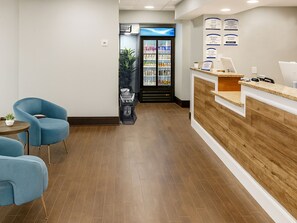 Lobby sitting area - Baymont by Wyndham Fayetteville (Fayetteville)