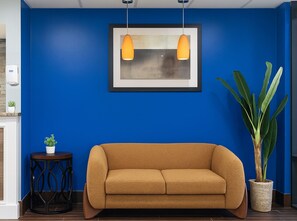 Lobby sitting area - Baymont by Wyndham Fayetteville (Fayetteville)