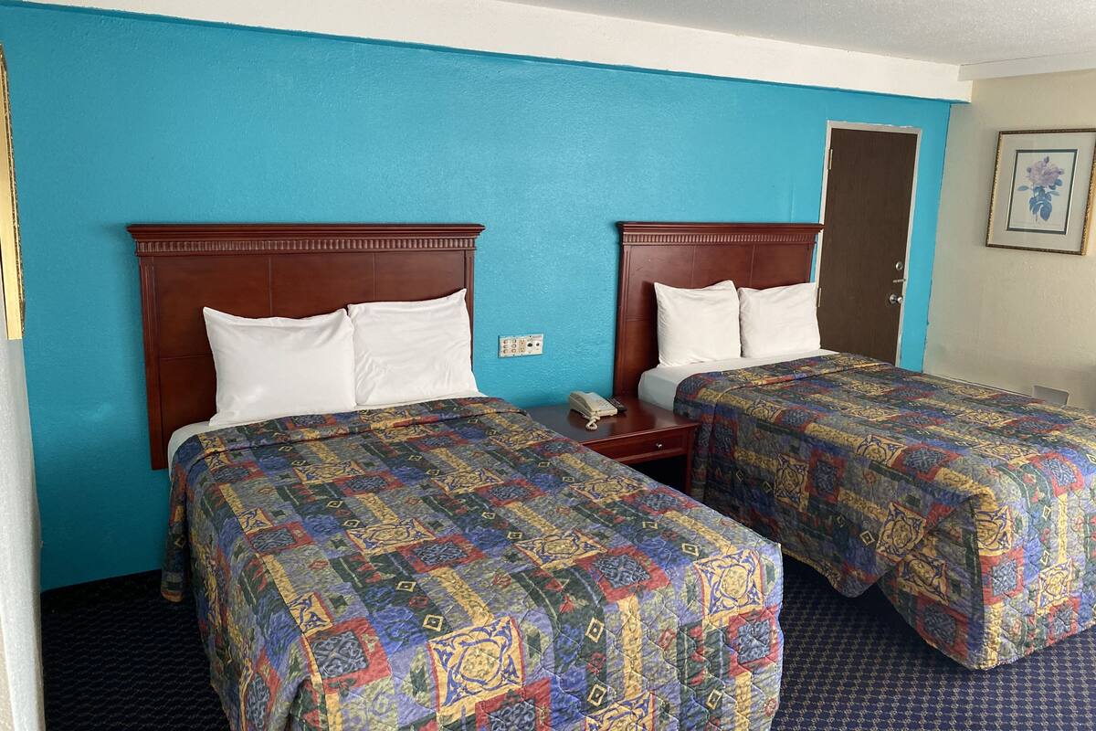 Premium bedding, desk, iron/ironing board, free WiFi