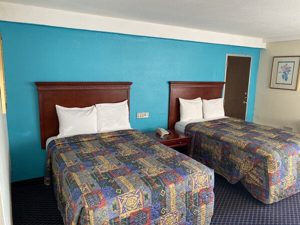 Basic Room | Premium bedding, desk, iron/ironing board, free WiFi