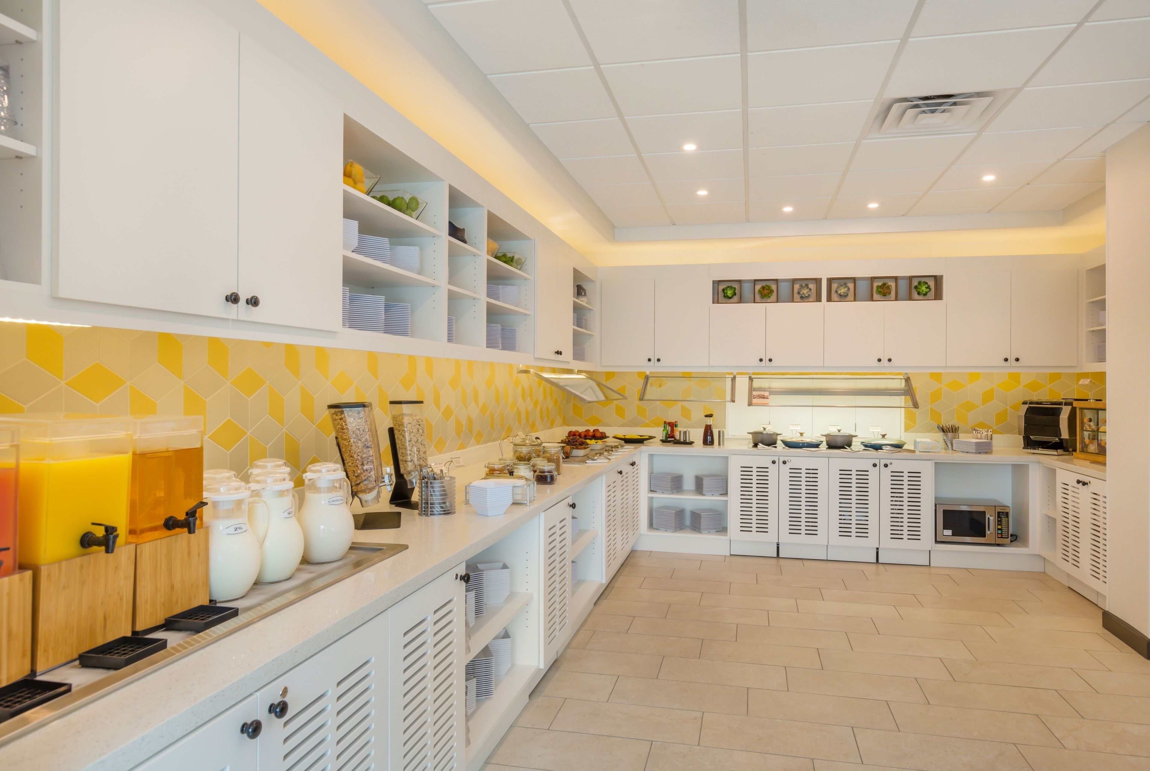 free buffet breakfast