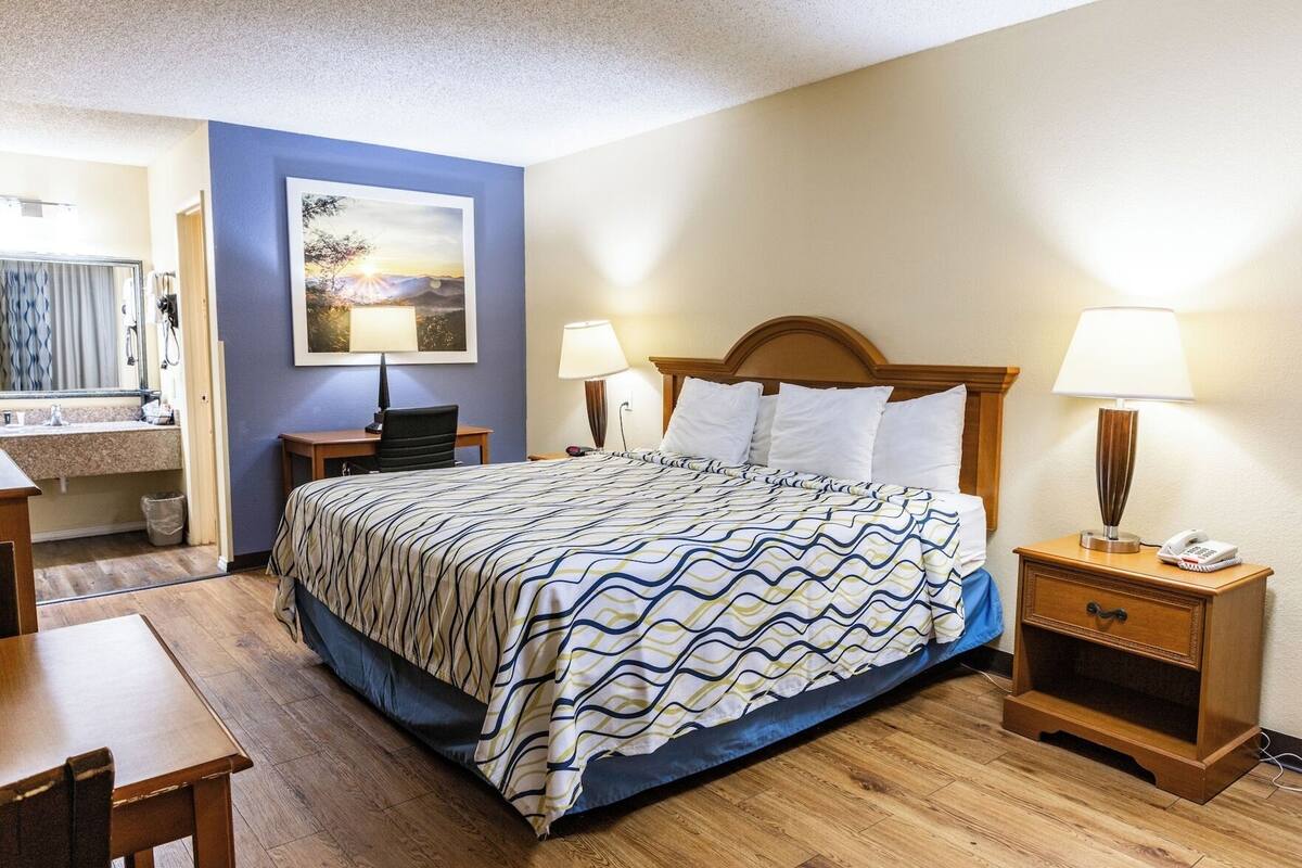 In-room safe, desk, iron/ironing board, WiFi (free)