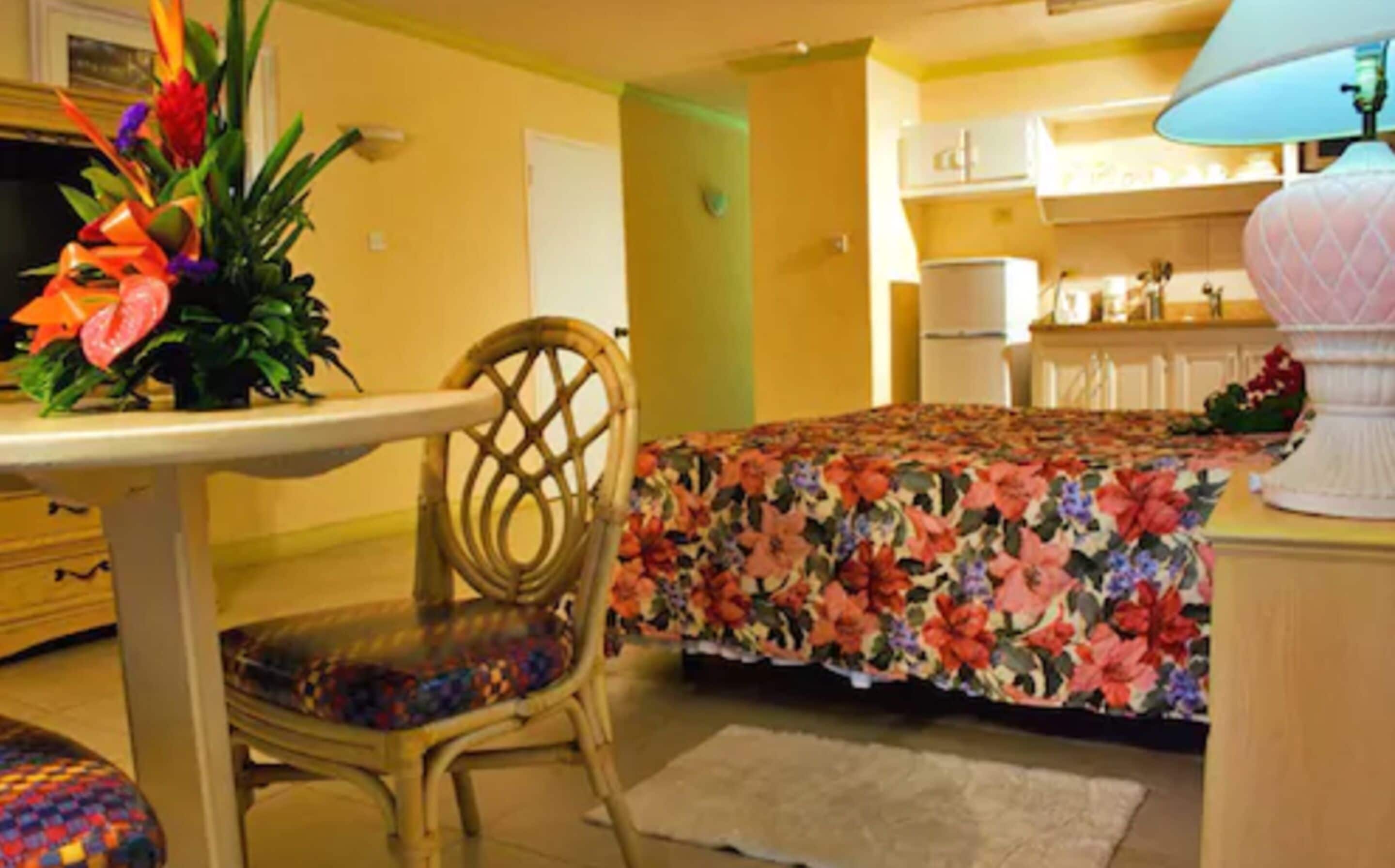 Regadera, amenidades de baño gratuitas, secadora de cabello, toallas 