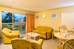Deluxe Suite, 1 Bedroom | In-room safe, individually decorated, individually furnished, desk