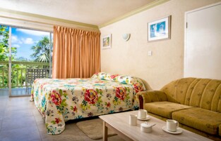 Deluxe Suite, 1 Bedroom | In-room safe, individually decorated, individually furnished, desk
