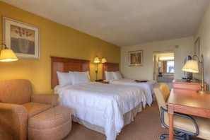 Premium bedding, desk, iron/ironing board, rollaway beds - Home In Byron Extended stay (Byron)