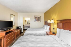 고급 침구, 책상, 다리미/다리미판, 간이 침대