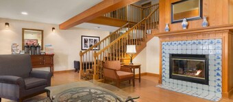 Country Inn & Suites by Radisson, Holland, MI