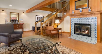 Country Inn & Suites by Radisson, Holland, MI