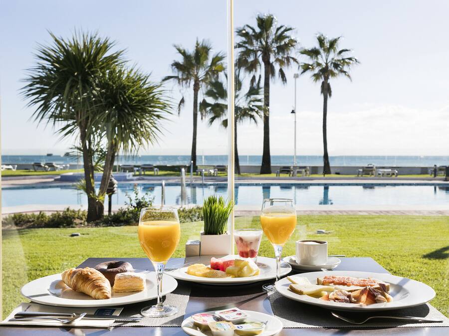 Daily buffet breakfast (EUR 15 per person)