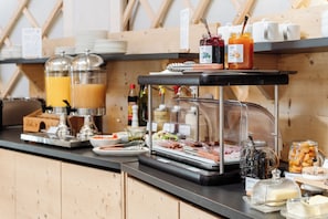 Buffet déjeuner (30 EUR par personne)