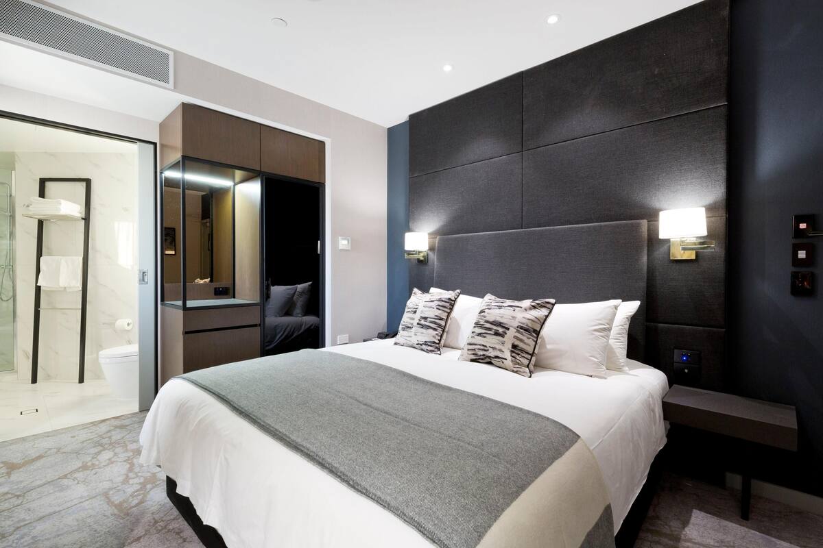 Minibar, Zimmersafe, Bügeleisen/Bügelbrett, Zustellbetten