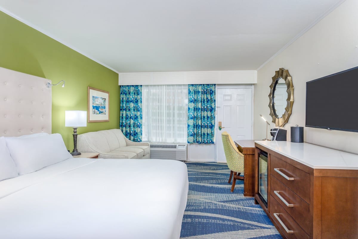Hypo-allergenic bedding, in-room safe, blackout drapes