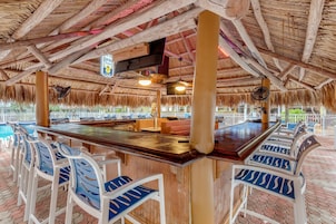 2 bars/lounges, poolside bar