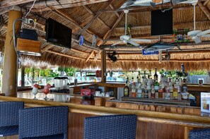 Bar junto a la alberca