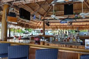 Bar junto a la alberca