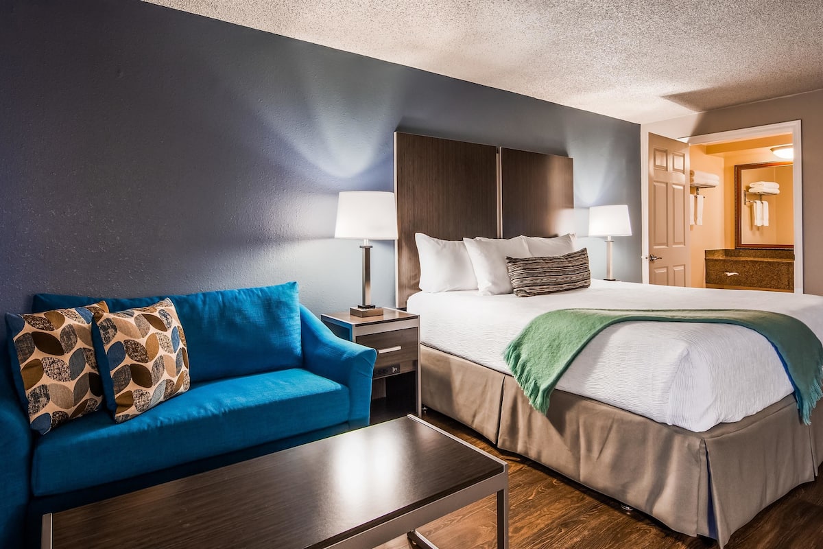 in-room safe, desk, laptop workspace, iron/ironing board