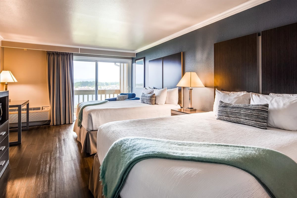 in-room safe, desk, laptop workspace, iron/ironing board