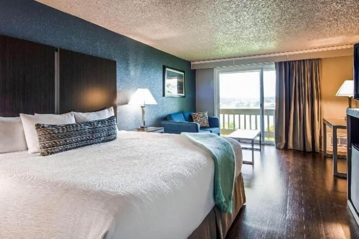 In-room safe, desk, laptop workspace, iron/ironing board