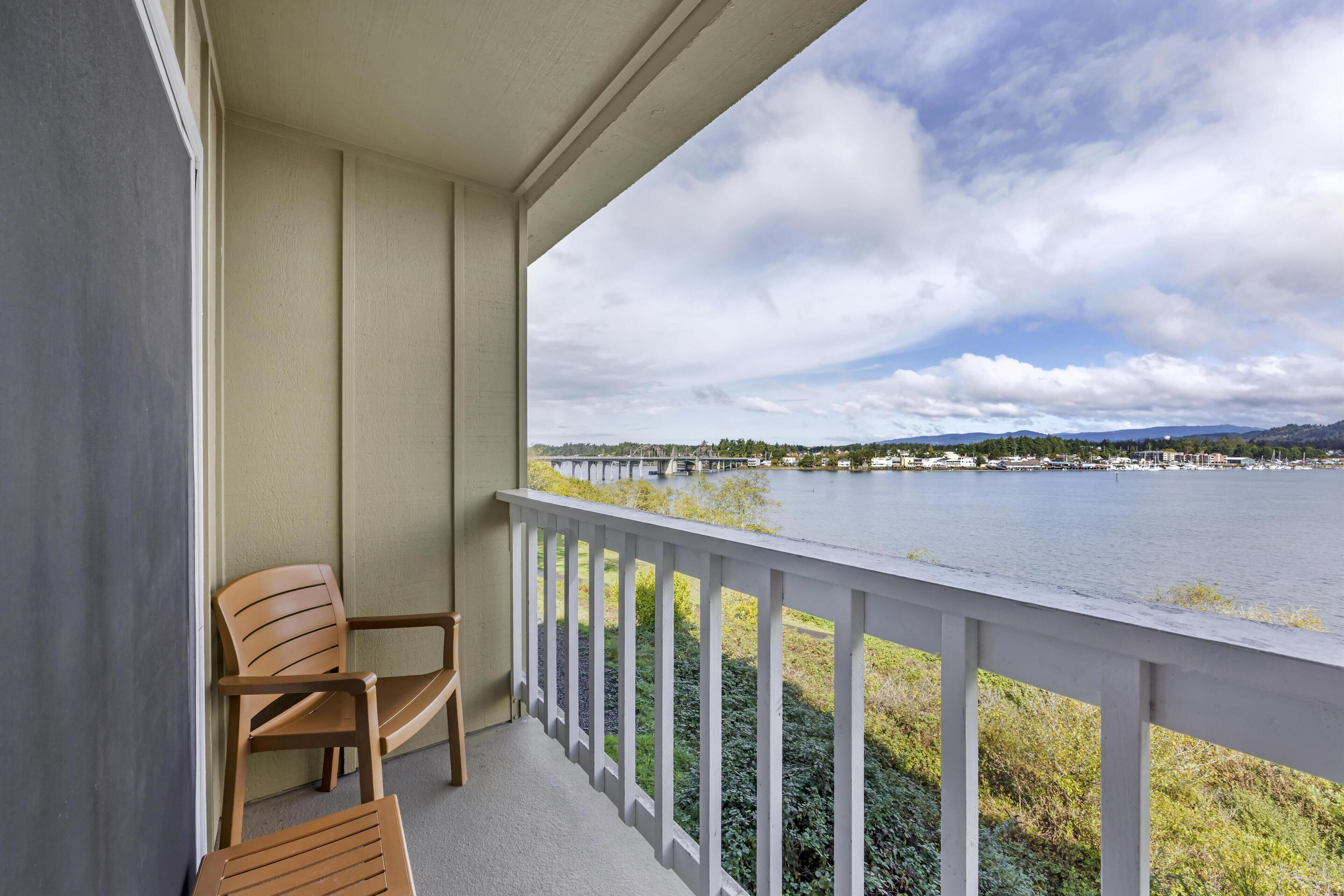 Non-Pet, 2 Queen Beds, Balcony, River View, Oversized Room | Tiện nghi tại phòng