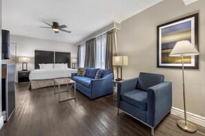 Non-Pet, 1 King Bed with Sofa Bed | 房內夾萬、書桌、手提電腦工作空間、熨斗/熨衫板