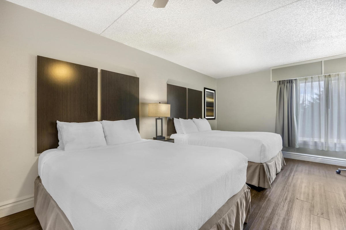 In-room safe, desk, laptop workspace, iron/ironing board