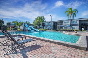 2 outdoor pools, pool loungers