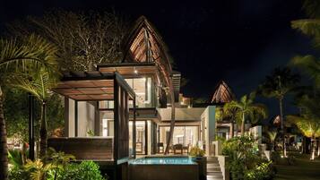 Egyptian cotton sheets, premium bedding, Tempur-Pedic beds, minibar