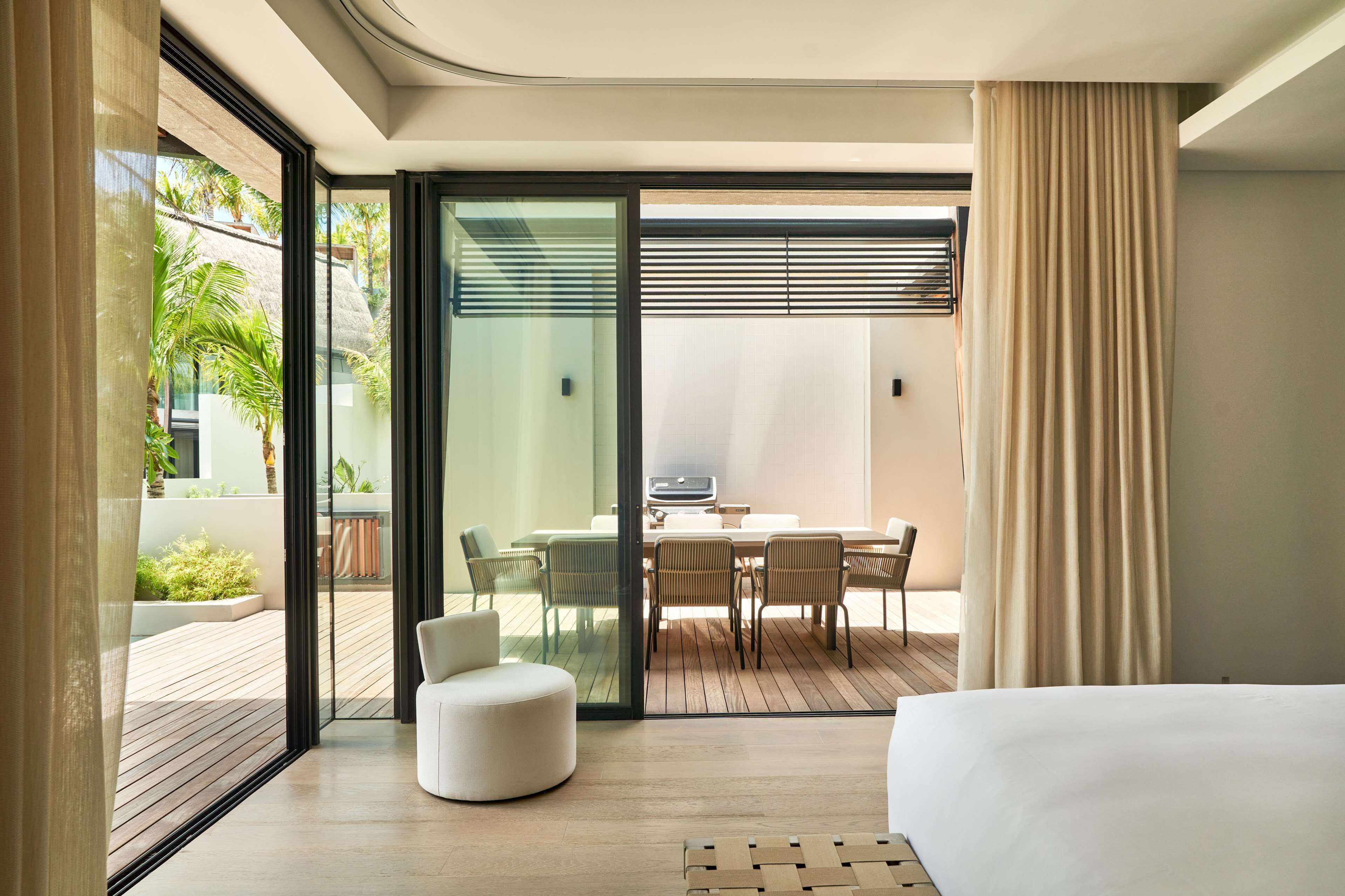 Egyptian cotton sheets, premium bedding, Tempur-Pedic beds, minibar