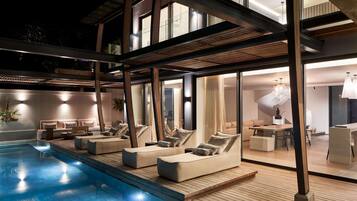 Egyptian cotton sheets, premium bedding, Tempur-Pedic beds, minibar