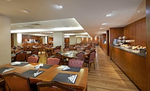 Daily full breakfast (GBP 15 per person)