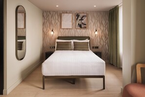 Tremannsrom | Safe på rommet, strykejern/-brett, wi-fi (inkludert) og sengetøy