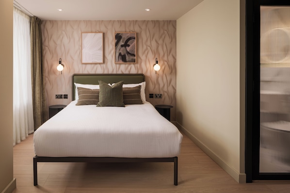 Coffres-forts dans les chambres, fer et planche à repasser