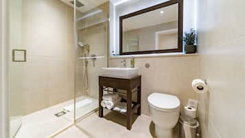 Deluxe Double Room (Windowless) | Bathroom | Free toiletries, hair dryer, towels, soap