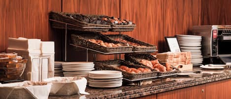 Daily full breakfast (GBP 15 per person)