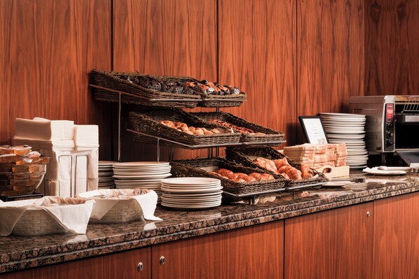 Daily full breakfast (GBP 15 per person)