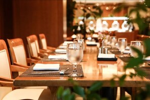 Premium bedding, down comforters, in-room safe, laptop workspace - Sejong Hotel (Seoul)