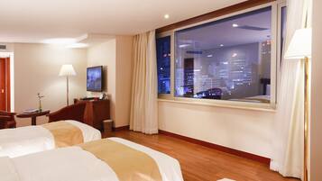 Deluxe Triple Room | Premium bedding, down duvets, in-room safe, laptop workspace