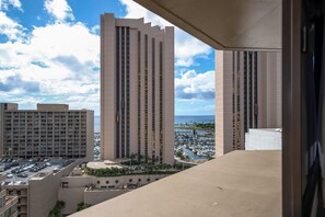 Studio, 1 Bedroom, Accessible, Hot Tub (Marina Tower 2004 (30+ night rental)) | Balcony