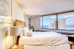 Studio, 1 Bedroom, Accessible, Hot Tub (Marina Tower 3801) | Desk, iron/ironing board, free WiFi, bed sheets