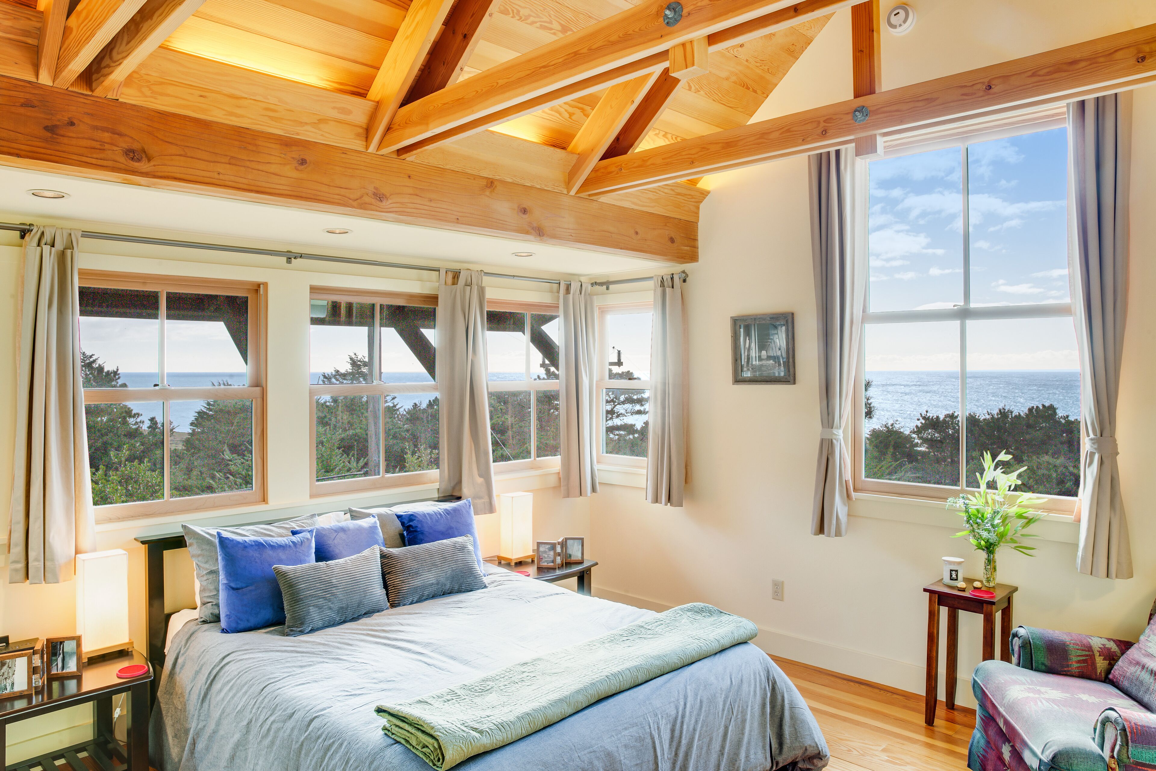 Casa, 2 habitaciones, balcón, vista al océano (Shangri-lala) | Escritorio, tabla de planchar con plancha, wifi gratis y ropa de cama 