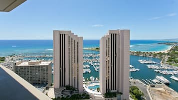 Studio, 1 Bedroom, Accessible, Hot Tub (Marina Tower 3702) | Beach | Beach nearby